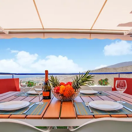 Apartment Wonderful View, Huge Terrace Solarium, Private Parking