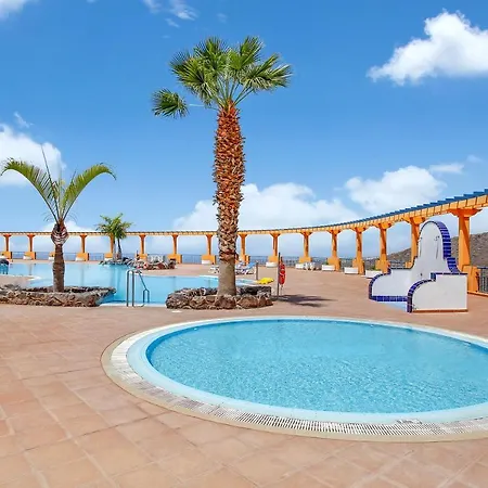Wonderful View, Huge Terrace Solarium, Private Parking Apartment *