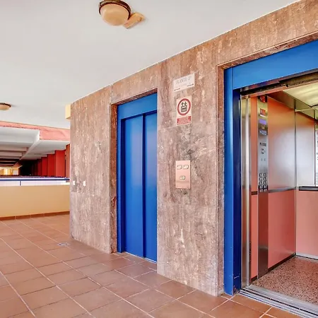 Wonderful View, Huge Terrace Solarium, Private Parking Apartment