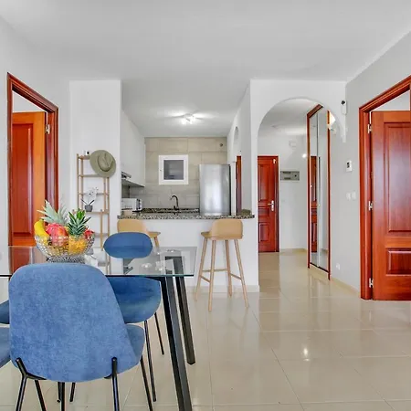 Wonderful View, Huge Terrace Solarium, Private Parking Apartment *
