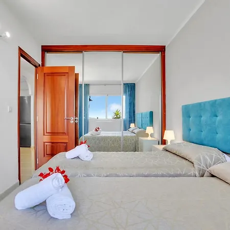 Wonderful View, Huge Terrace Solarium, Private Parking Apartment